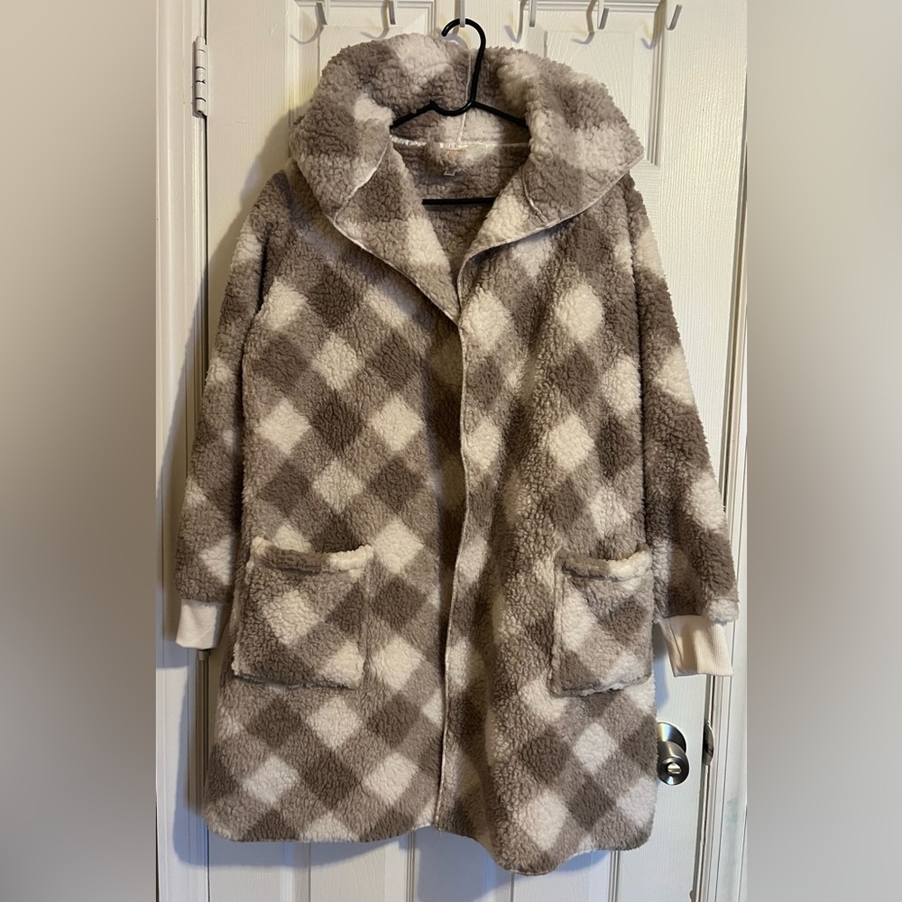 Daydream By Berkshire Home Hooded Women’s  Plaid Robe S/M pre owned NO BELT